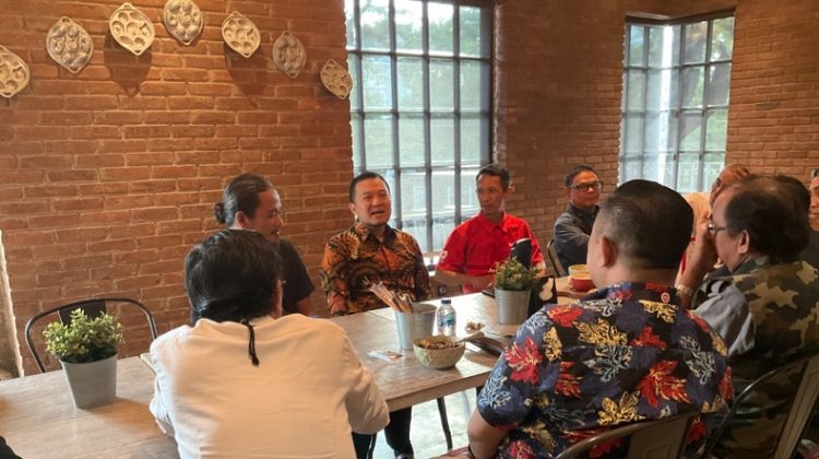 Bapak Subhan Aksa Ramah Tamah dengan Media Massa di Makassar