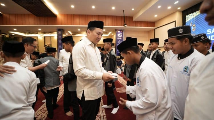 Berbagi dalam Keberkahan, Santunan untuk Pondok Tahfiz Warnai HUT ke-53 Bosowa